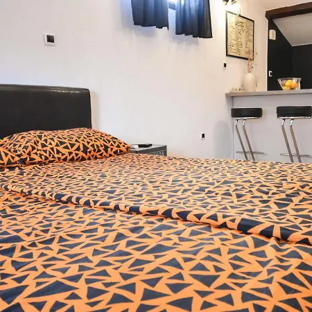 Apartment Bare-3